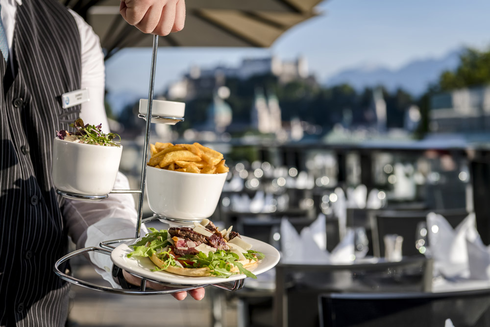 feinste Pommes und Burger IMLAUER HOTEL PITTER Sky Restaurant Bar Salzburg